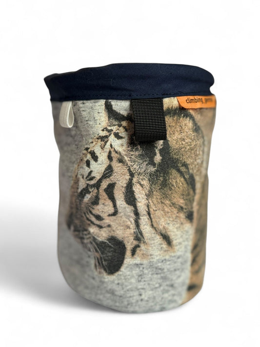 Grey chalkbag with Tiger